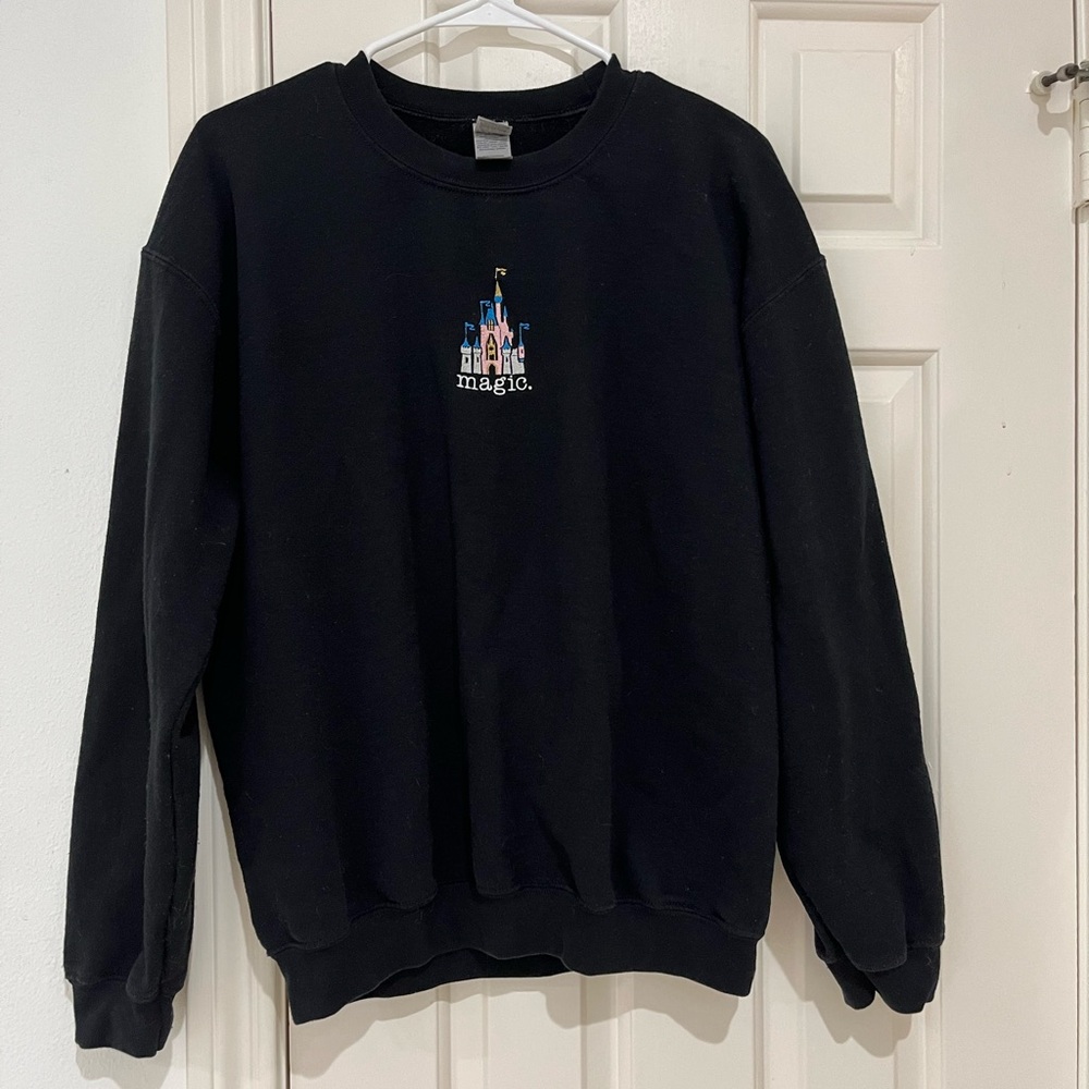 Gildan Disney Castle Magic Black Crewneck Sweatshirt size medium
